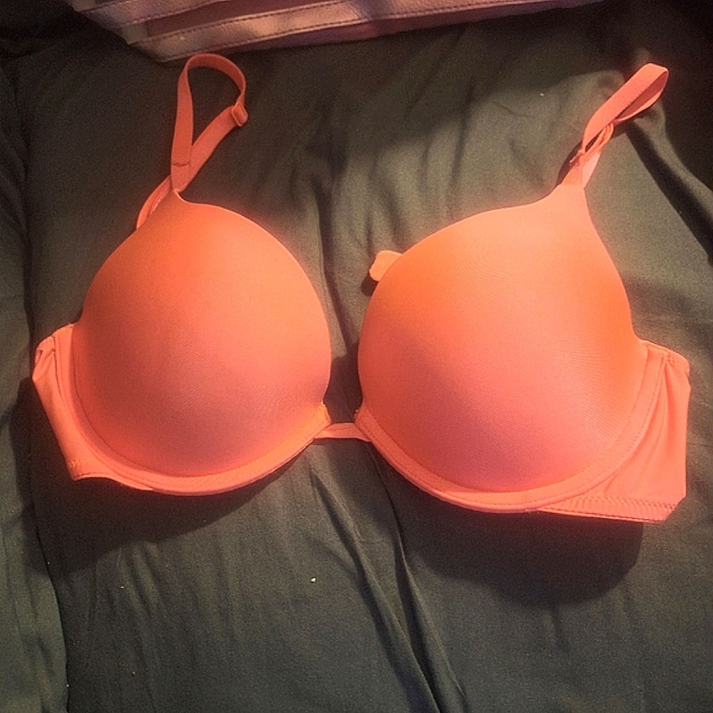 Victoria's Secret 34C Push-Up Bra.